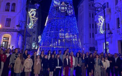 Alicante enciende la Navidad con millones de luces y un gran árbol