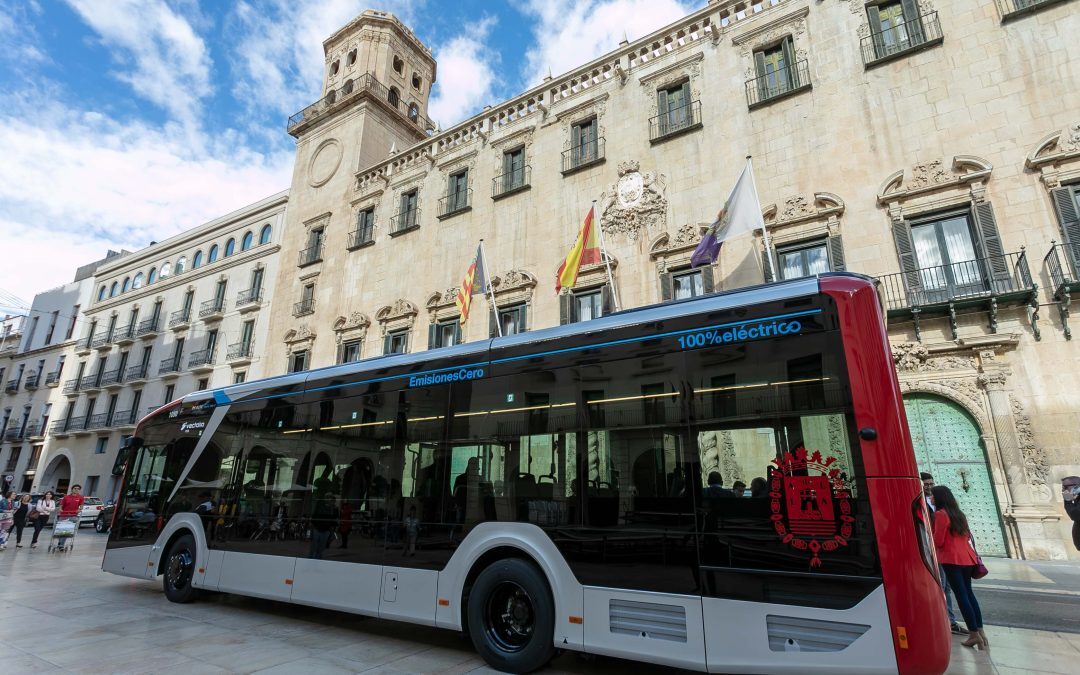Alicante amplía al 31 de enero la gratuidad del bus urbano para menores de 31 años
