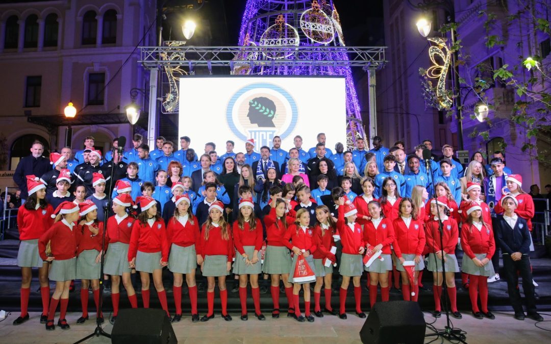 El Hércules llena de sabor navideño Alicante al interpretar el villancico ‘Navidad en Paz’