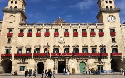 Alicante da luz verde a la carrera profesional de los funcionarios para que entre en vigor en 2024