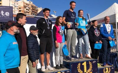 Miguel Bou y Morgana Fábregas logran la victoria en la ‘Travesía de Navidad’ a nado