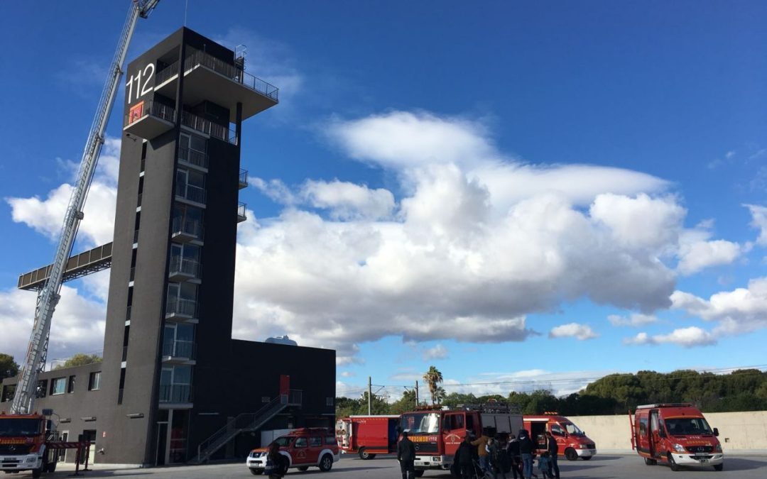 Los Bomberos abren al público el parque de Playa San Juan para la campaña solidaria