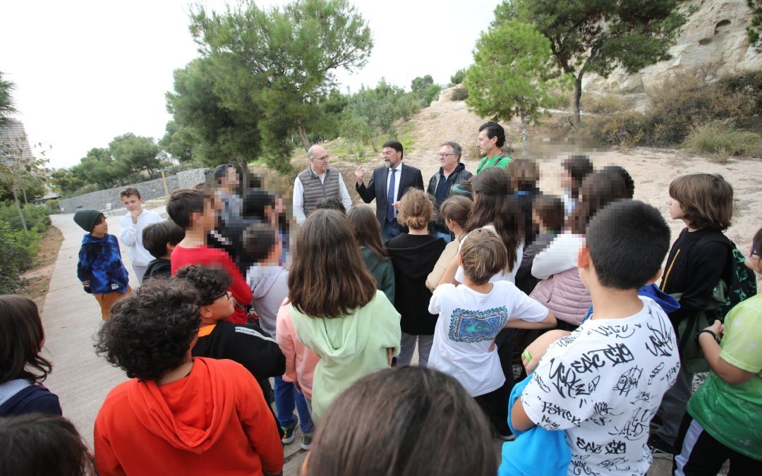 Alicante estrena un nuevo itinerario ambiental de la red de senderos en el Monte Tossal