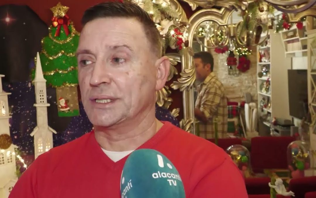 Un alicantino tiene una villa navideña descomunal dentro de su casa en San Vicente