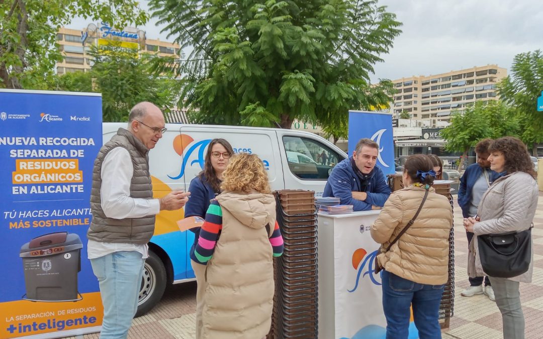 Alicante reparte más de 700 tarjetas digitales para el contenedor marrón