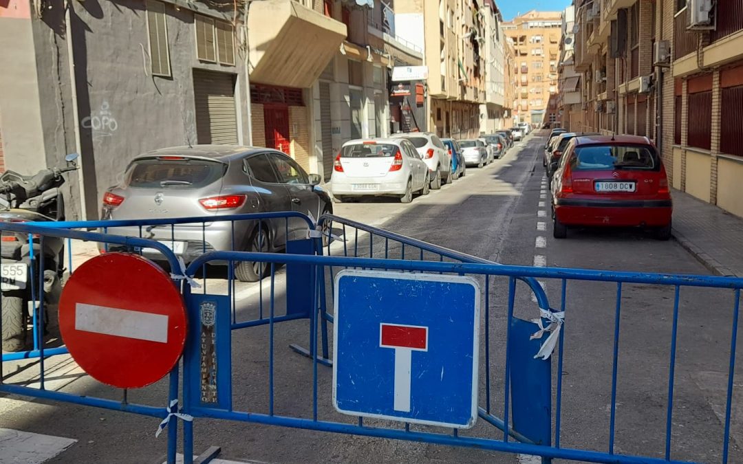 Cortado al tráfico un tramo de la calle Pintor Otilio para acometer su reparación