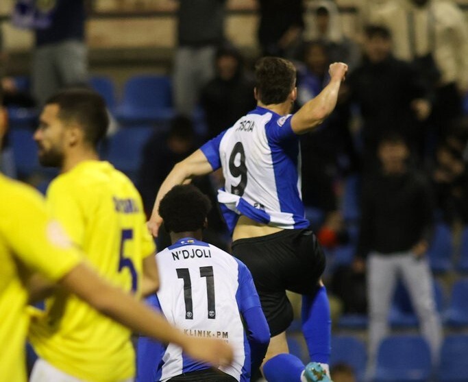 El Hércules empata ante el Badalona Futur (2-2) y no aprovecha la ocasión de alcanzar el liderato