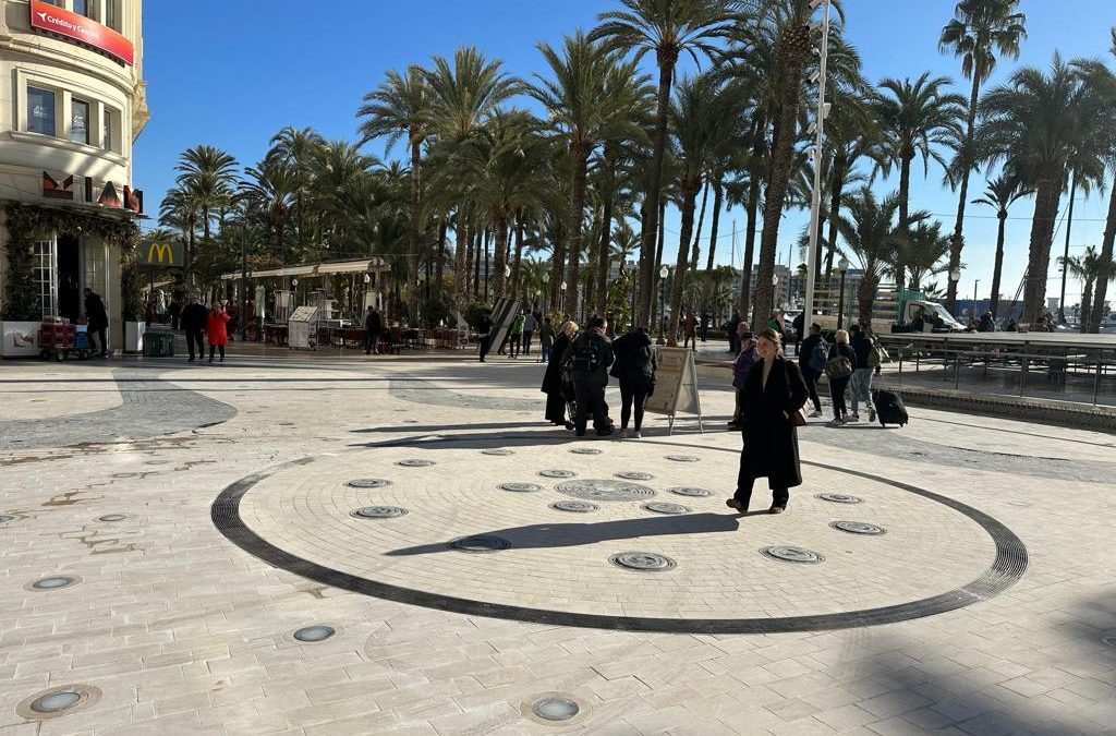 El Ayuntamiento abre al tránsito peatonal un tramo del fondo de saco de la Explanada