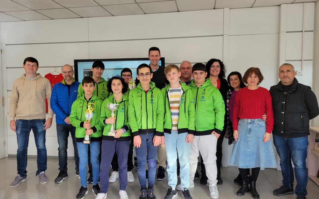 Gallego reconoce la “dedicación” de los campeones del club de ajedrez ‘Assa Enric Valor’