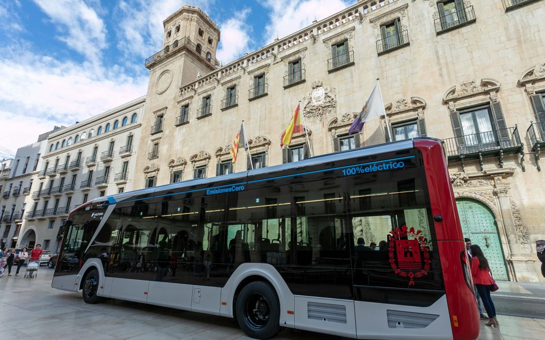 Alicante amplía la rebaja del 50% de los bonos del bus y la gratuidad del joven