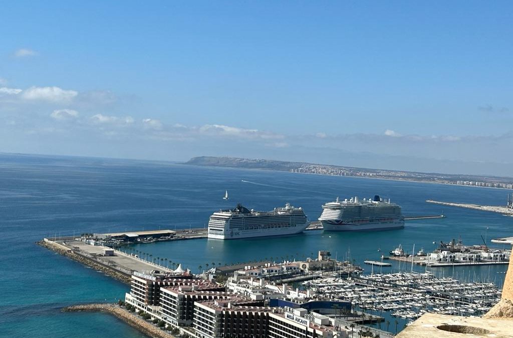 Los dos primeros cruceros del año desembarcarán más de 8.000 cruceristas 