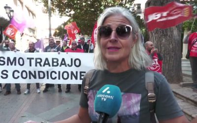 Los trabajadores de la ITV llevan su protesta ante la Conselleria de Innovación en Alicante