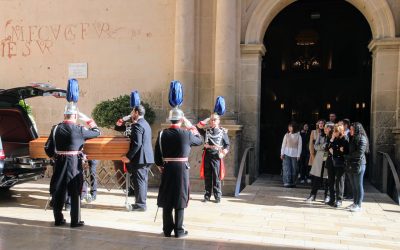La ciudad de Alicante tributa un emocionado último adiós al exalcalde Miguel Valor