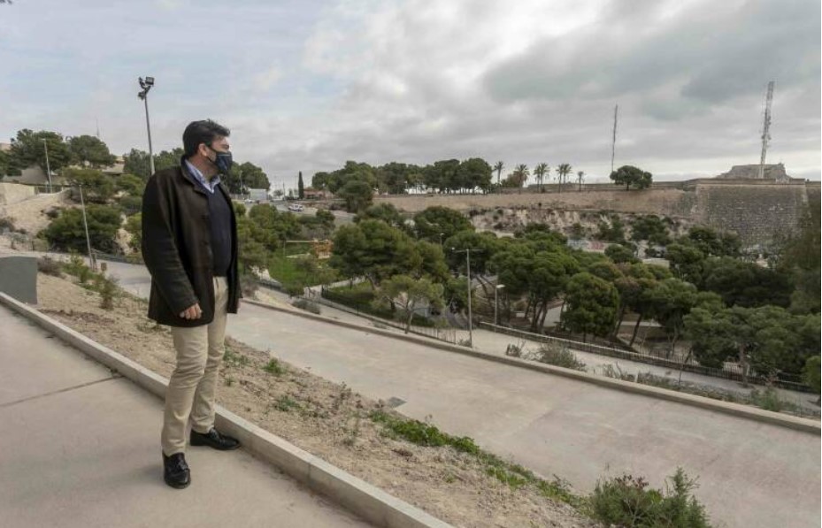 Alicante amplía el mantenimiento de zonas boscosas para incorporar nuevos espacios en el Tossal