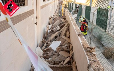 La caída del voladizo de un edificio obliga a desalojar 18 viviendas en El Campello