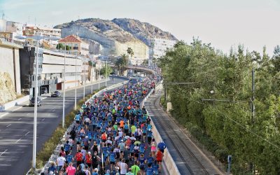 Más de 3.000 atletas toman la ciudad en la Media Maratón Internacional “Aguas de Alicante”