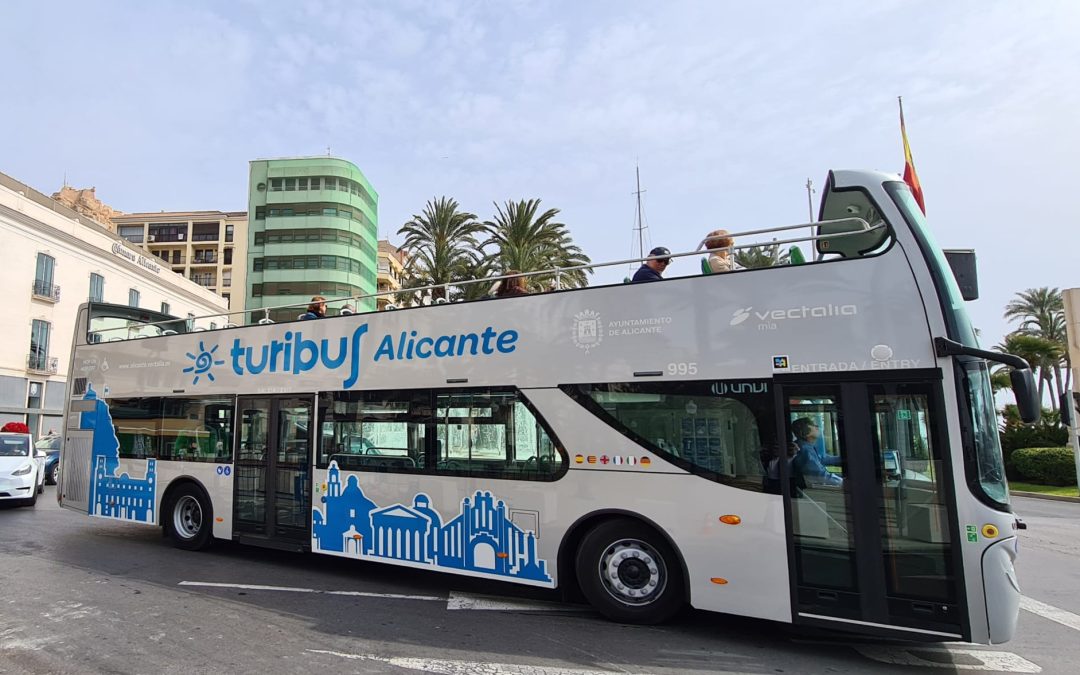 Alicante activa el Turibús para recorrer lugares emblemáticos en Semana Santa