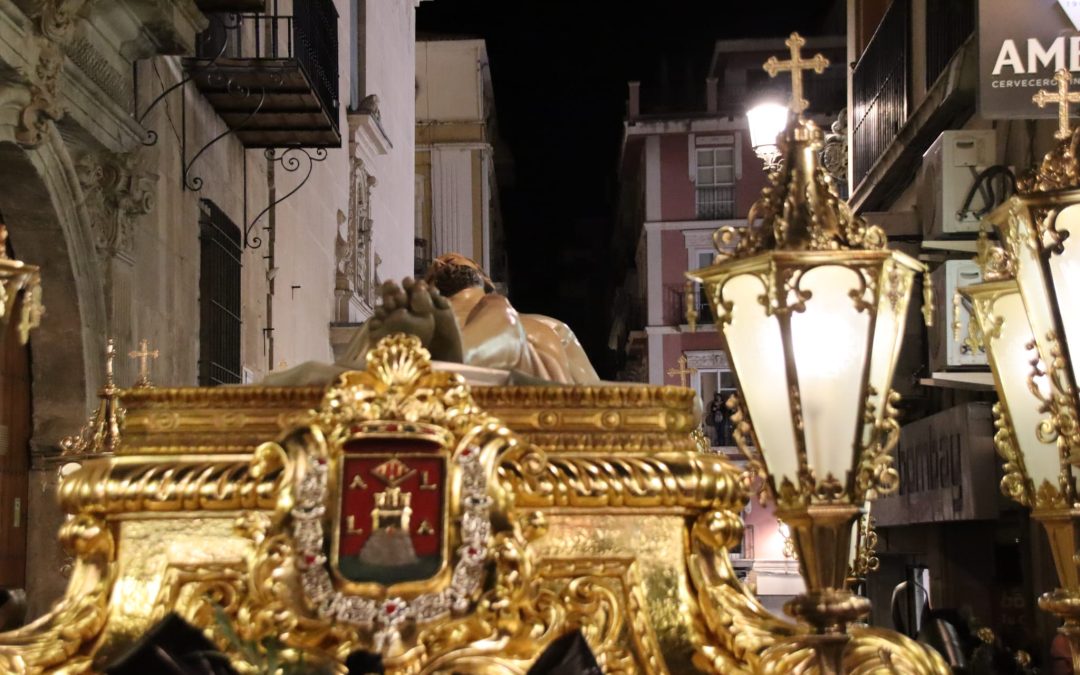 La Sinfónica Municipal pone la banda sonora a la solemne procesión del Santo Entierro