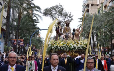 La Semana Santa de Alicante arranca entre las palmas y ramas de olivo de ‘La Burrita’