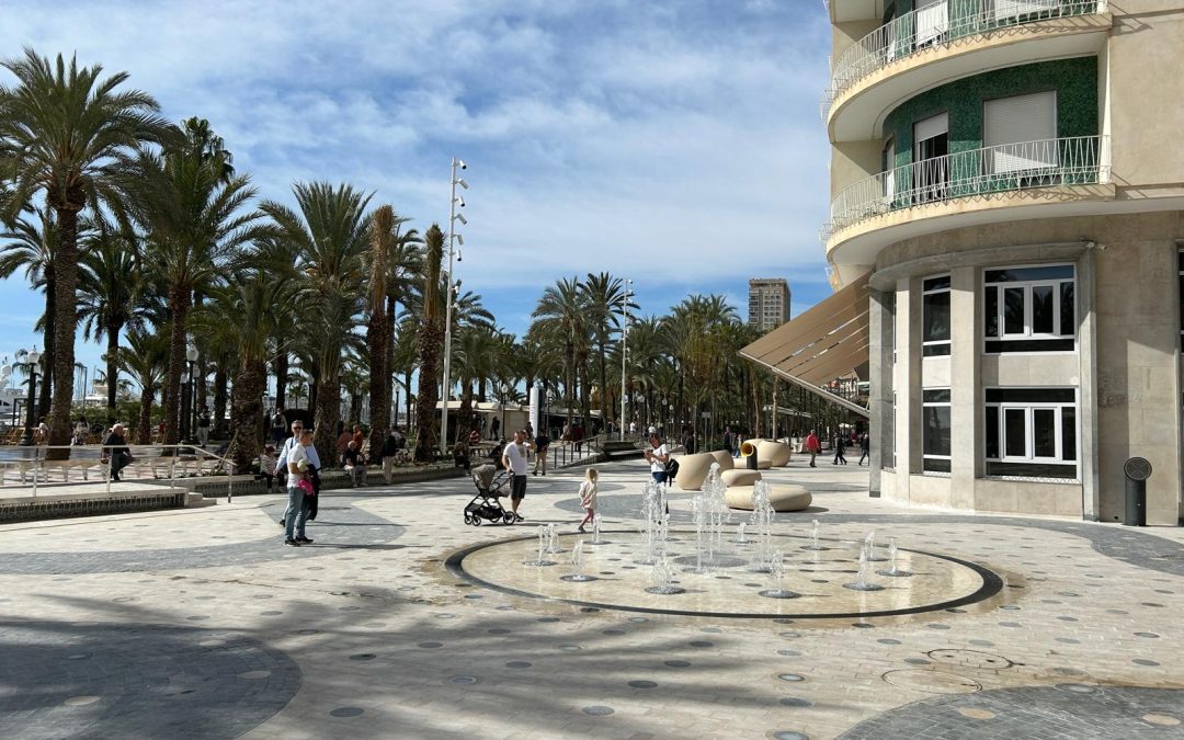 Alicante estrena la nueva plaza peatonal entre la Rambla y la Explanada