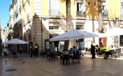 Alicante consolida los veladores en las bandas de aparcamiento con la nueva ordenanza de ocupación de la vía pública