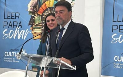 Barcala inaugura la Feria del Libro de Alicante, que reúne hasta el domingo a un centenar de escritores