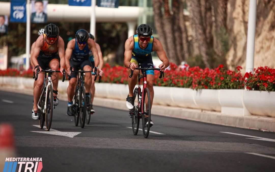 Alicante acoge la primera de las tres pruebas del circuito de triatlón popular del Mediterráneo