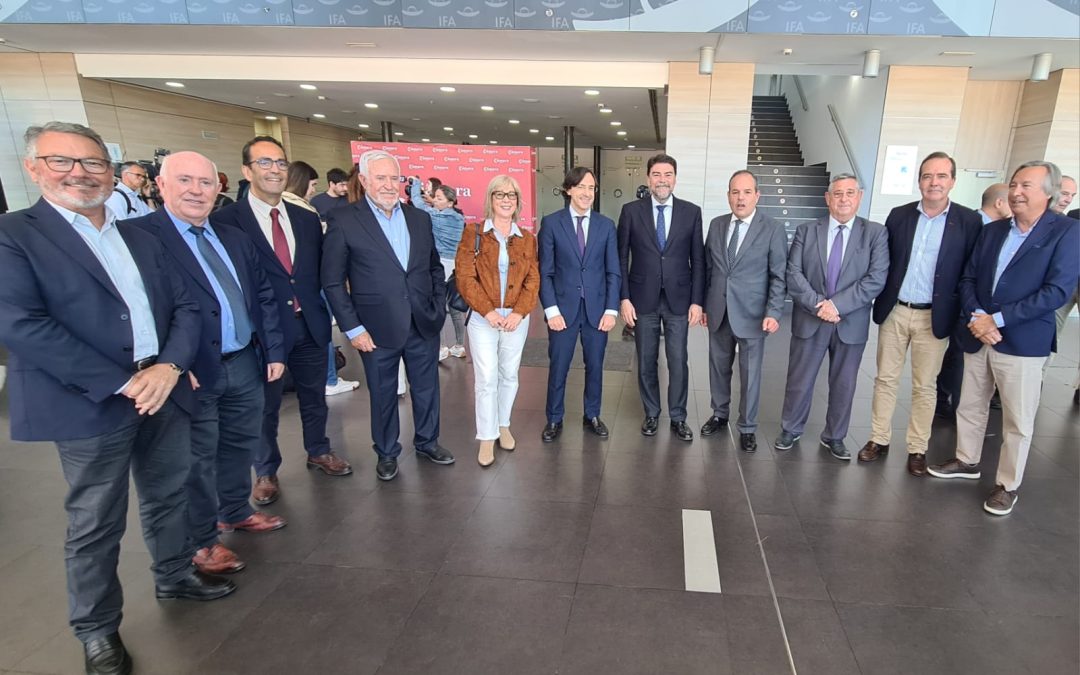 Alicante respalda la ejecución «inmediata» de la segunda pista del aeropuerto