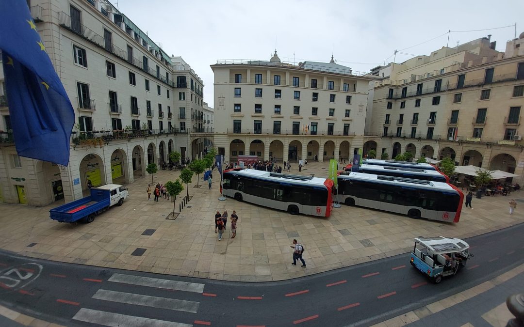 Cuatro nuevos autobuses eléctricos se incorporan a la flota de Alicante