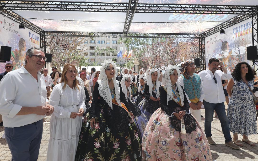 ‘Terra de Festes’ llega a la Diputación coincidiendo con Les Fogueres