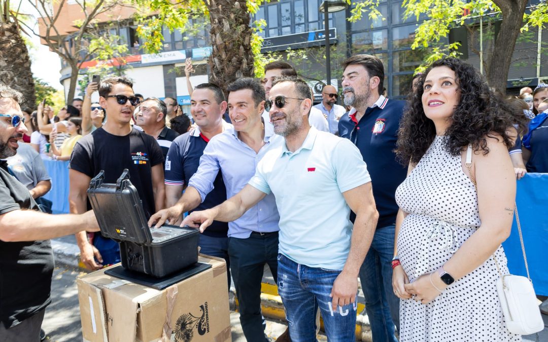 La mascletà en homenaje al Hércules hace temblar ‘La Puerta de Europa’