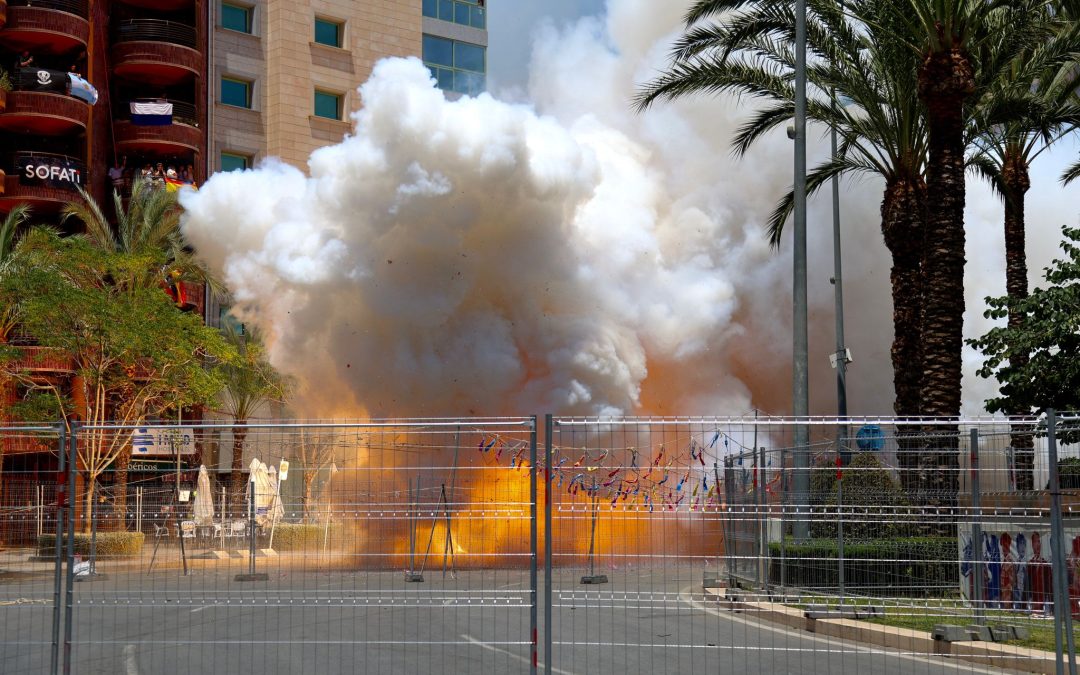 Pirotecnia del Mediterráneo cierra la mascletà con 6.300 truenos aéreos