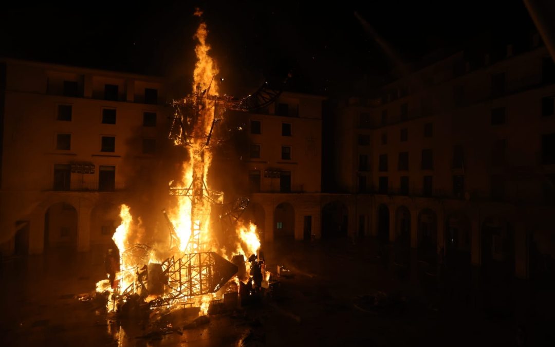 Cremà lenta y limpia para la Hoguera Oficial del Ayuntamiento de Alicante