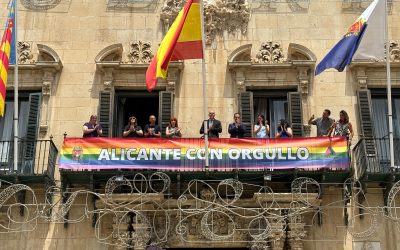 Día del Orgullo con un acto institucional y una pancarta en el Ayuntamiento