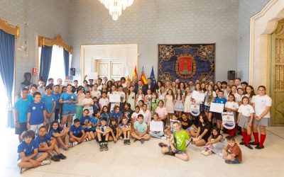 El colegio Calasancio recoge el primer premio juvenil de Fogueres Escolars