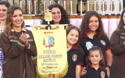 Los ninots de Sagrada Familia y Antigons consiguen salvarse del fuego