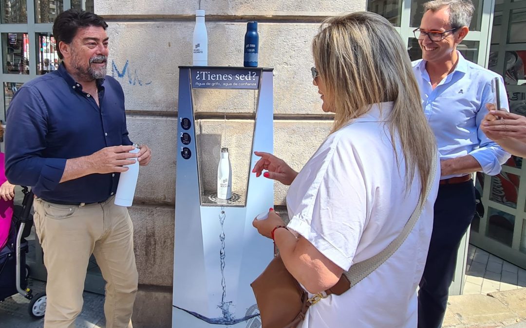 Los seis surtidores municipales de agua fría en la vía pública evitan 37.700 botellas de plástico en 22 días