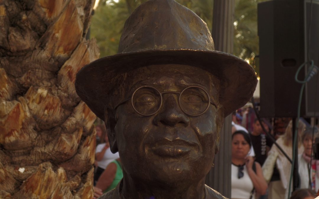 Alicante rinde homenaje a Emilio Varela con una estatua en la explanada