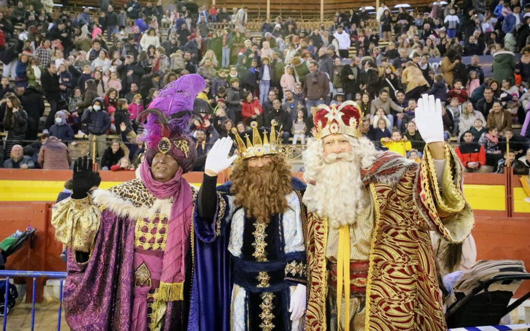 Alicante recupera la Cabalgata de las Carteras Reales