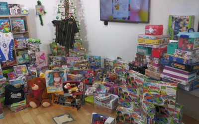 AlacantíTV logra casi un millar de juguetes en su telemaratón solidario
