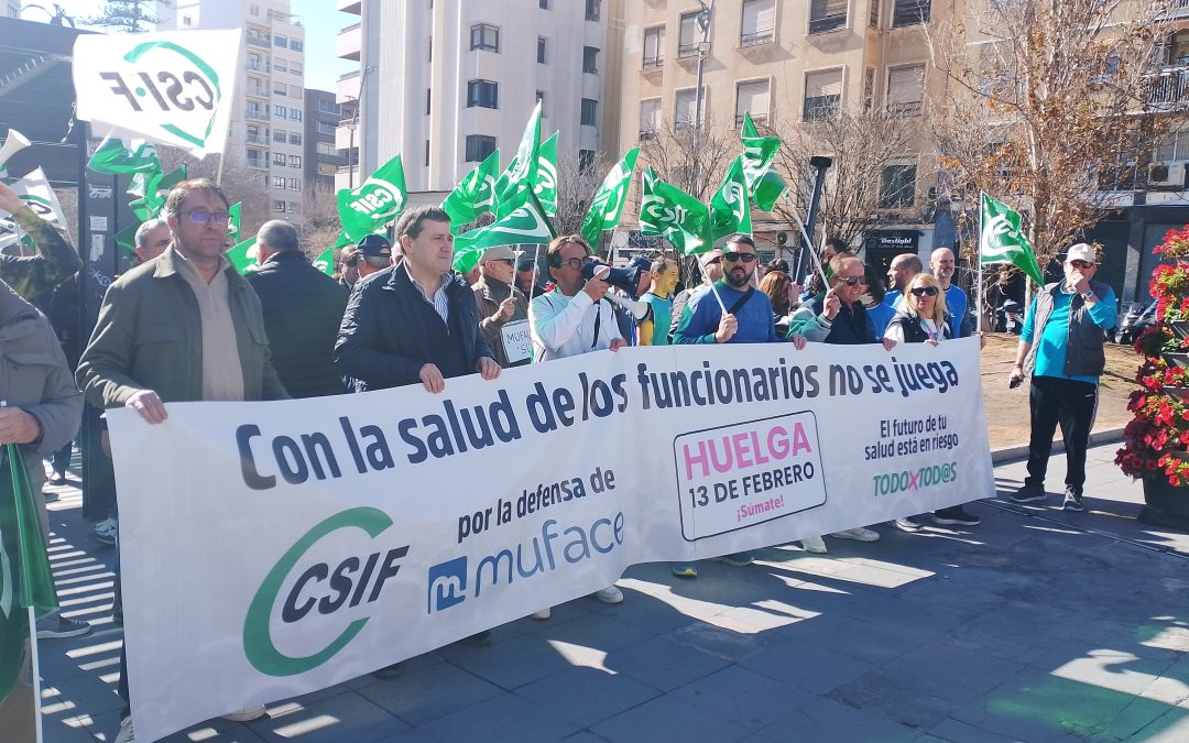 Funcionarios salen a la calle en defensa de Muface