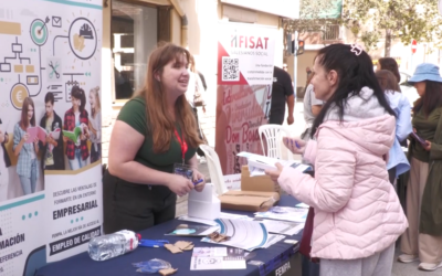 Cientos de estudiantes participan en la sexta feria de empleo