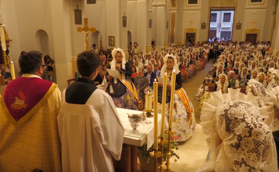 El Pasacalle del Fuego llena de emoción y tradición las Hogueras de Sant Joan
