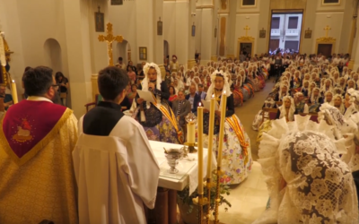 El Pasacalle del Fuego llena de emoción y tradición las Hogueras de Sant Joan