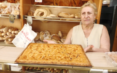 La coca amb tonyina, producto estrella de las Hogueras