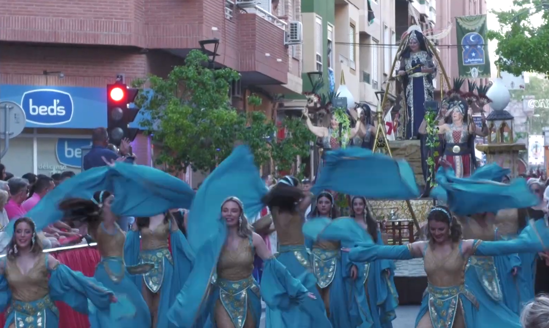 El barrio de San Blas vive sus Moros y Cristianos