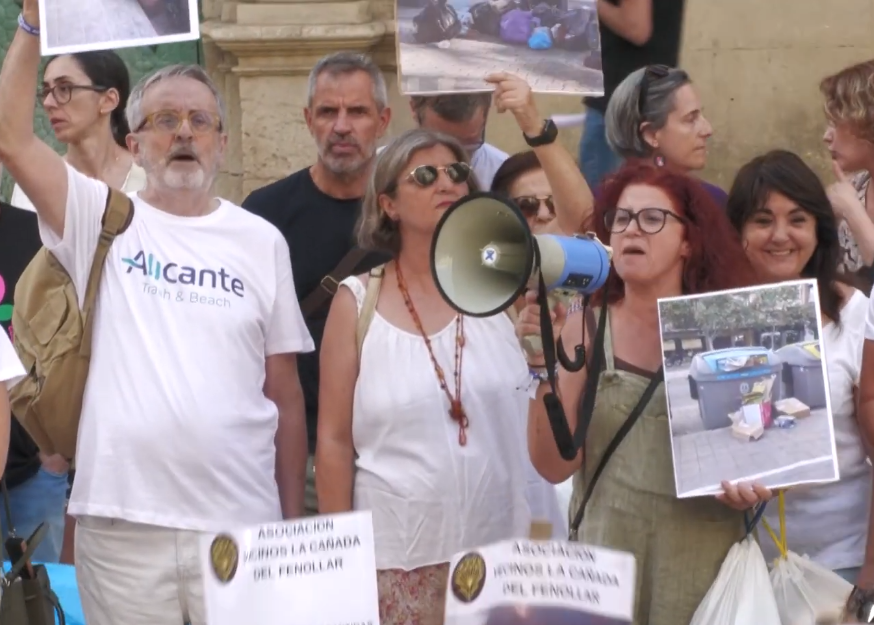 Más de 300 personas exigen más limpieza en Alicante
