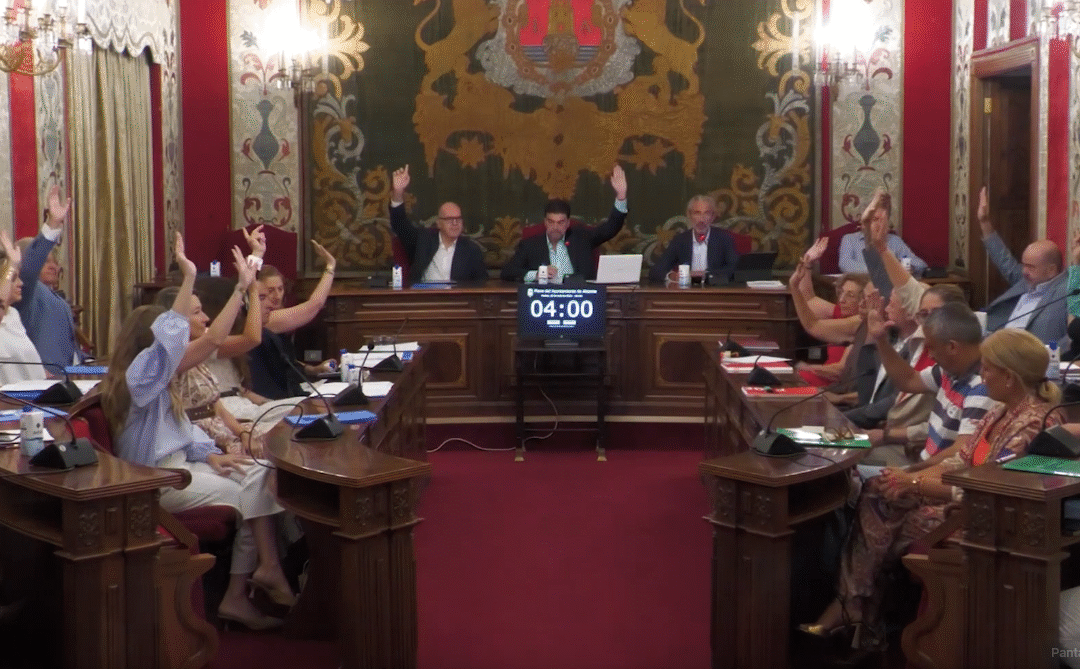 Gobierno y PSOE acuerdan reforzar la moratoria turística