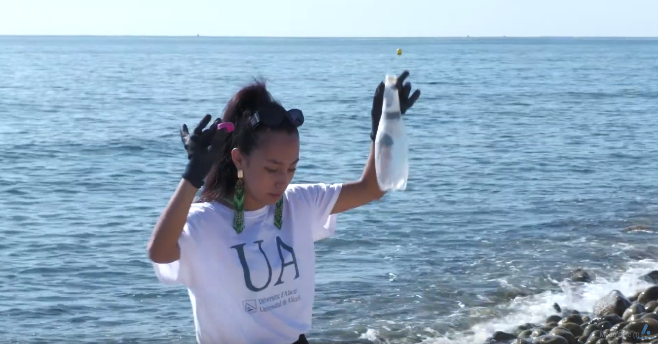 La Universidad de Alicante limpia playas con ciencia ciudadana
