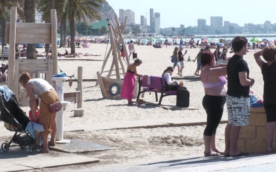 Alicante despide octubre con 30 grados y playas llenas